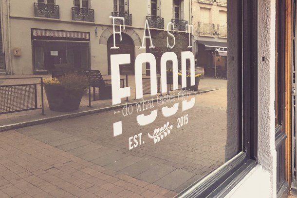 4 Shop Window Logo Mockup (1820)